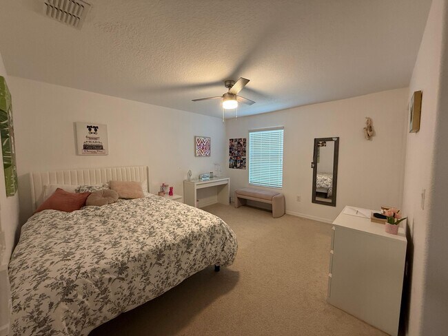 Foto del edificio - 7664 Fairgrove Ave