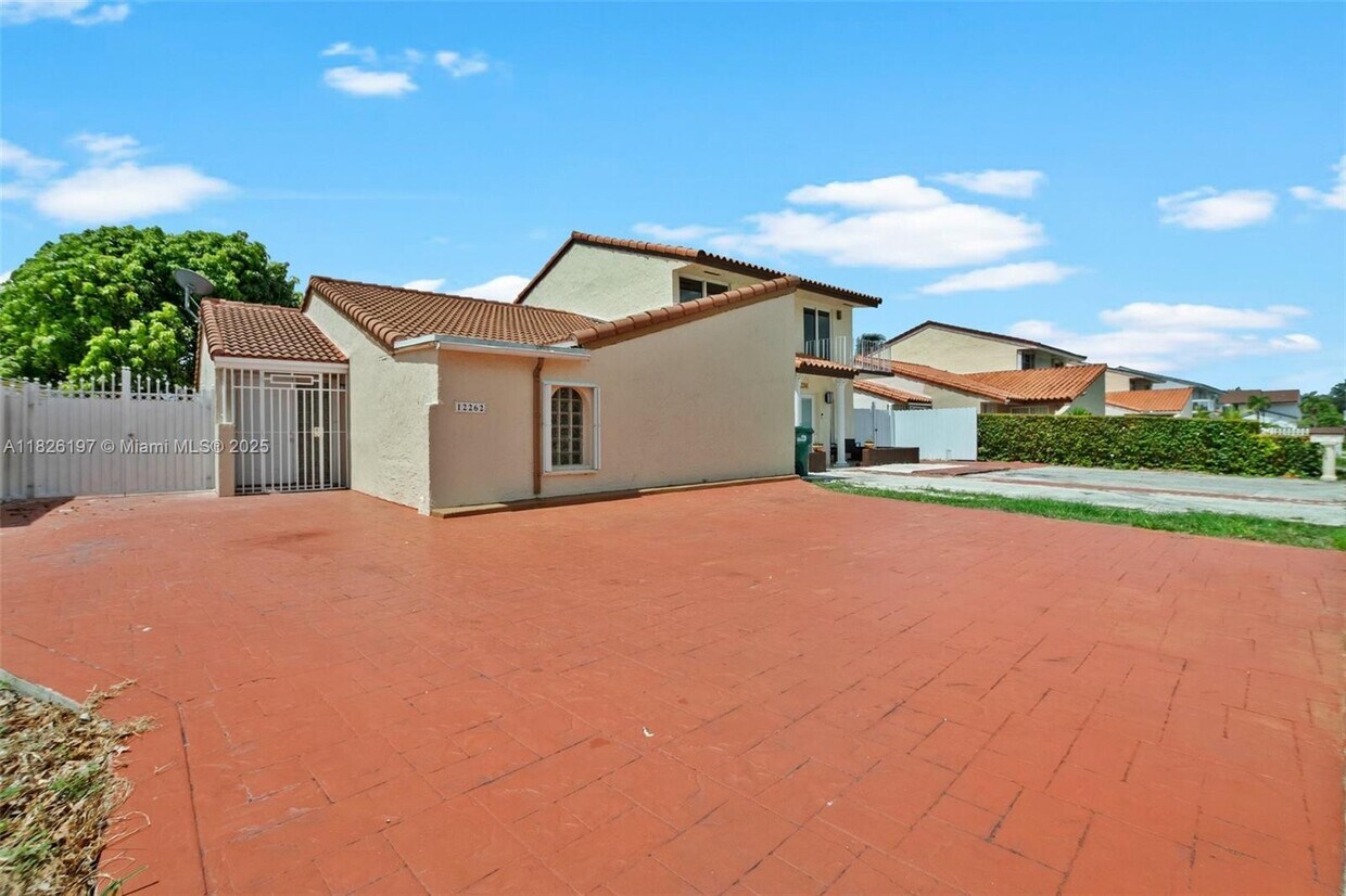 Foto principal - 12262 SW 10th St