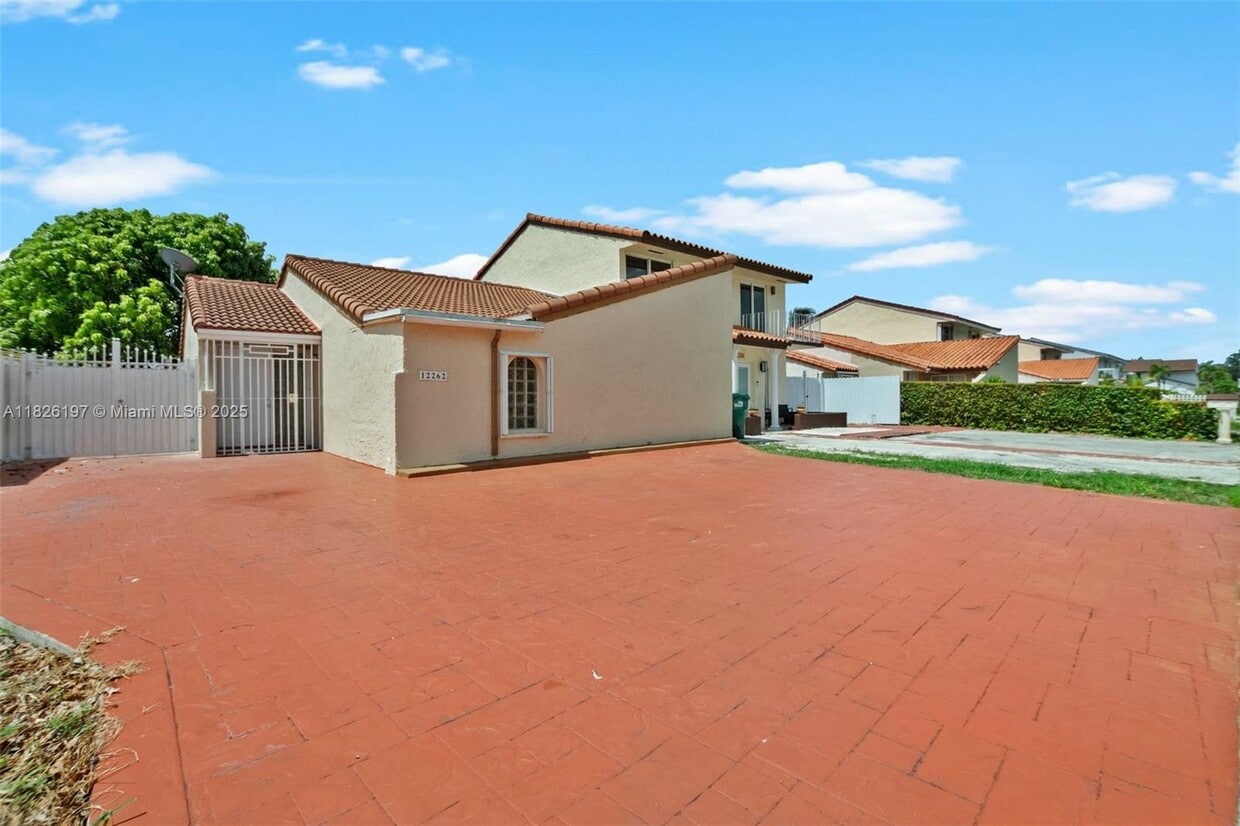 Primary Photo - 12262 SW 10th St