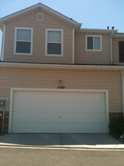 Foto del edificio - Specious Two Story Townhome