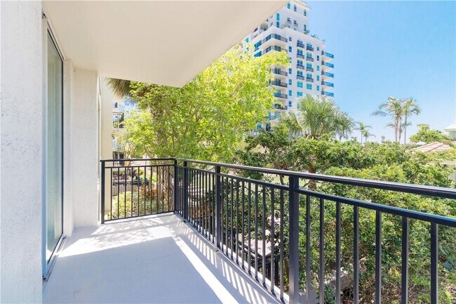 Building Photo - 610 W Las Olas Blvd