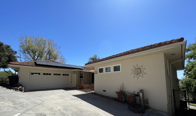 Building Photo - Enjoy the Farm Style Living in The Hills o...