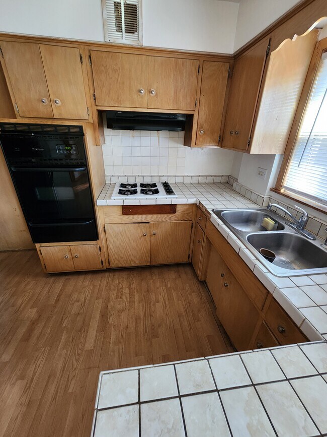 Cocina - 2624 N 75th Ave