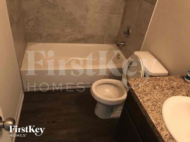 Foto del edificio - 6630 Blimp Base Blvd