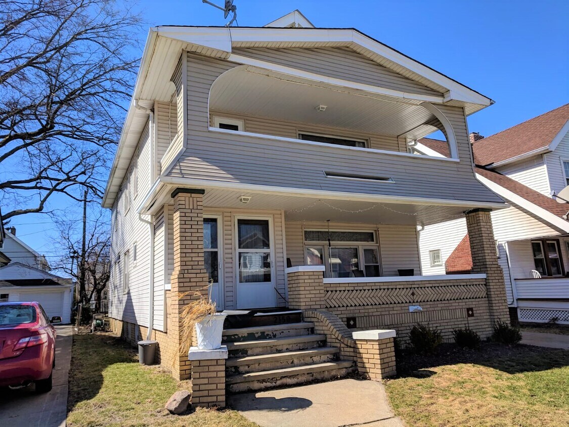 2150 Chesterland Ave, Lakewood, OH 44107 Townhouse for Rent in