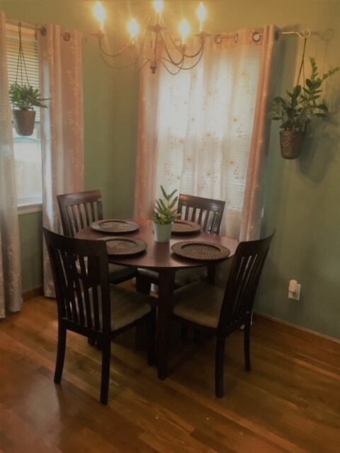 Dining area - 77 Woods Ave