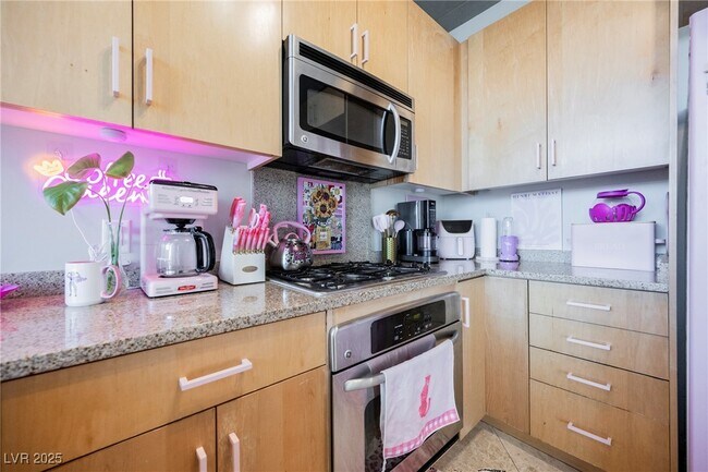 Building Photo - 353 E Bonneville Ave