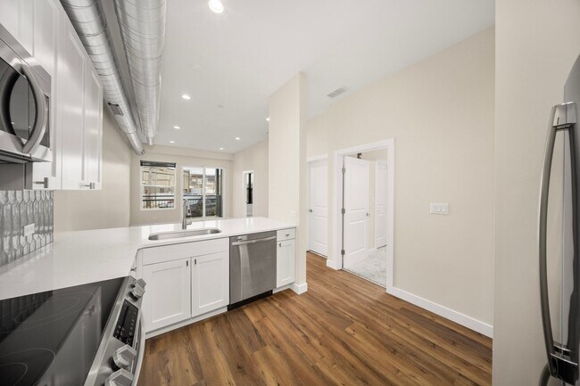 Building Photo - 3727 Sunnyside Ave