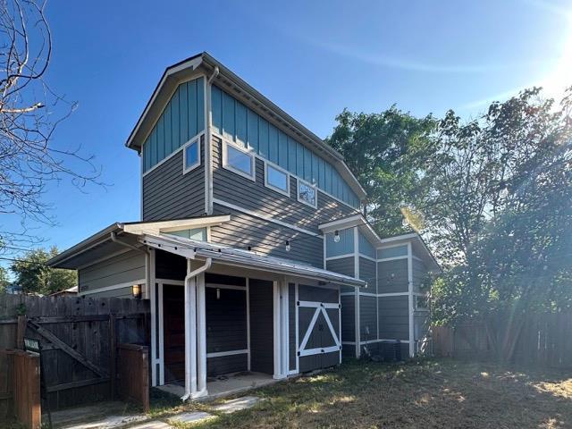 Foto principal - 2203 E 14th St