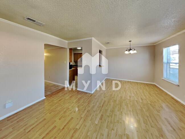 Building Photo - 5515 Brookview Ct Unit A