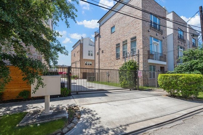 Building Photo - 1026 Patterson St