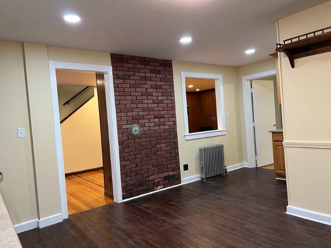Building Photo - 71 Bonney St