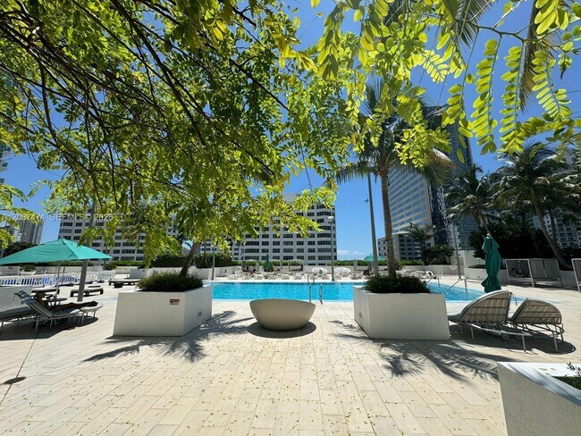 Foto del edificio - 950 Brickell Bay Dr