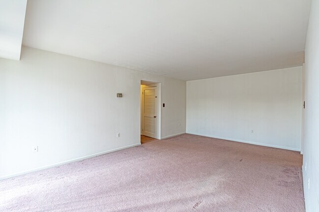 Building Photo - 9728 Kingsbridge Dr