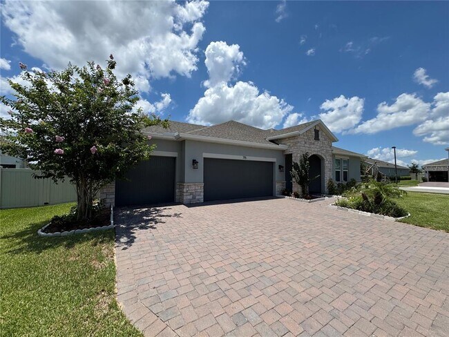 Foto del edificio - 715 Blue Citrus Ln