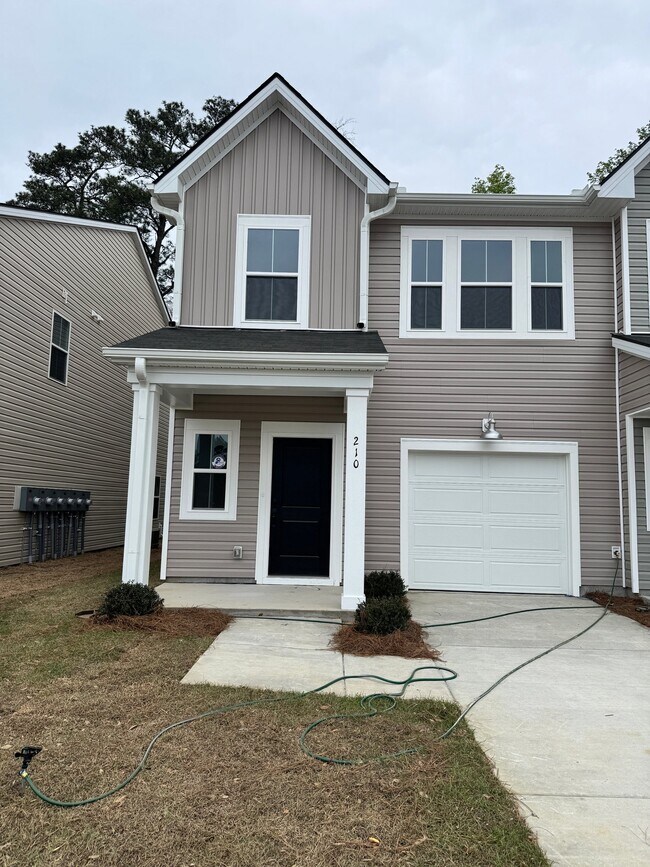 Building Photo - 210 Barnwood Ln