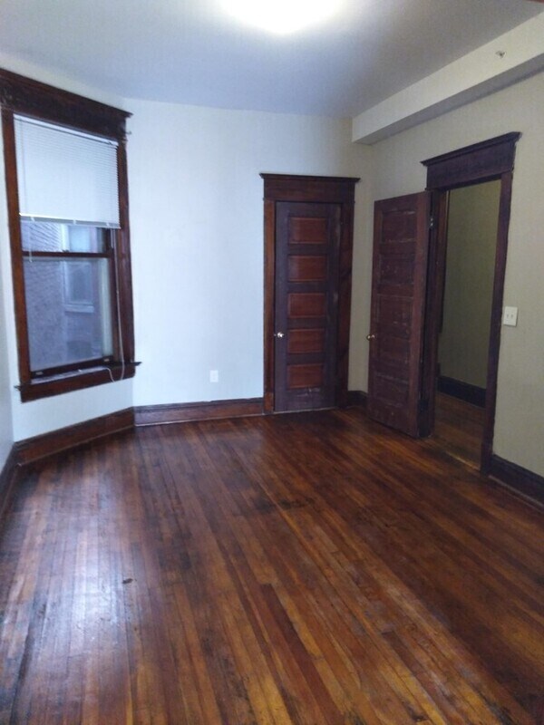 Building Photo - 606 W 3rd St