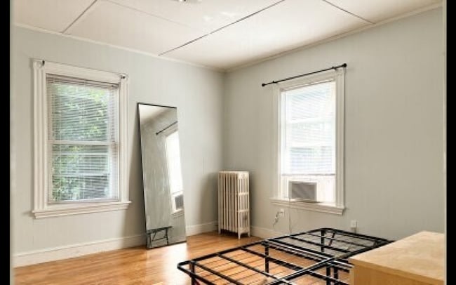 Building Photo - 10 Smythe St