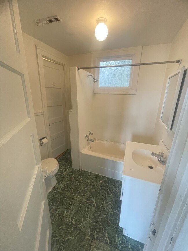 Foto del edificio - 811 W 4th St