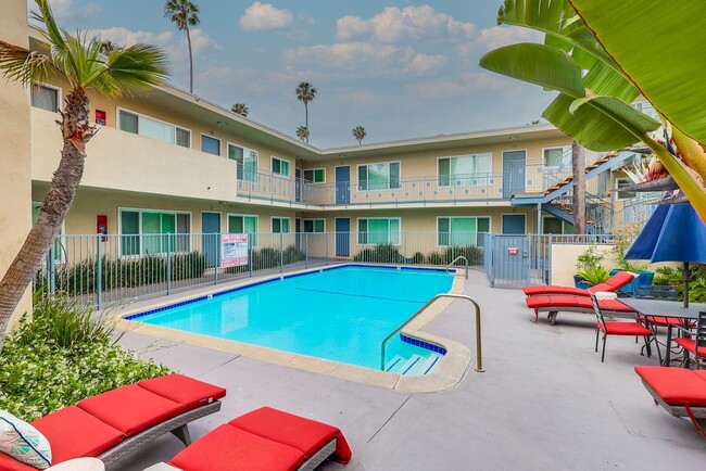 Pool - 621 E. 99th St