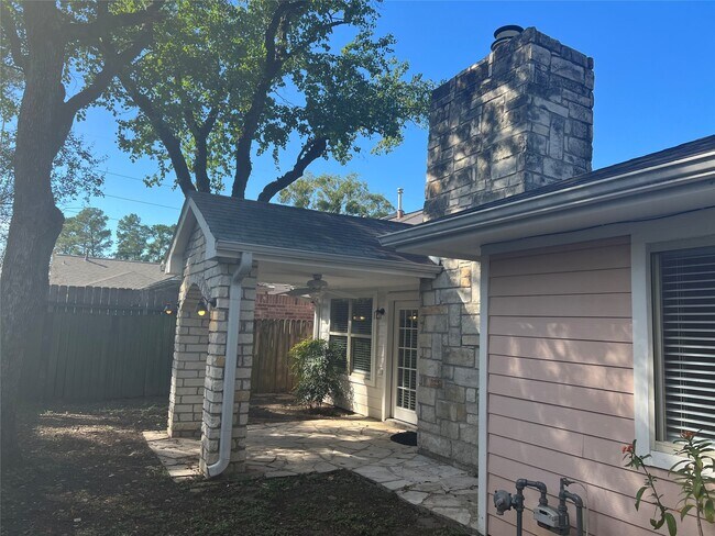 Foto del edificio - 5115 Autumn Forest Dr