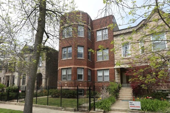 Building Photo - 1434 W Belle Plaine Ave
