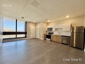 Building Photo - 500 E 8th St