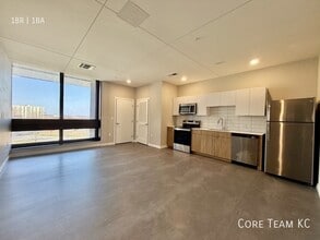 Building Photo - 500 E 8th St