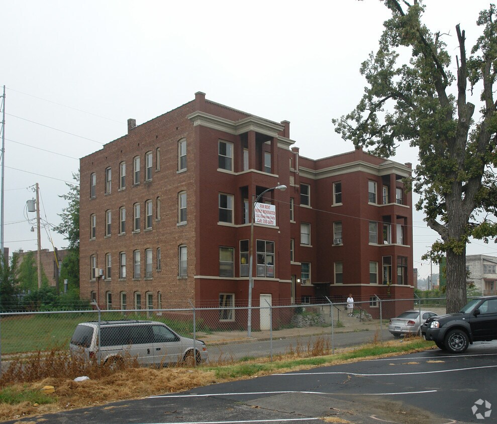Primary Photo - La Chula Apartments