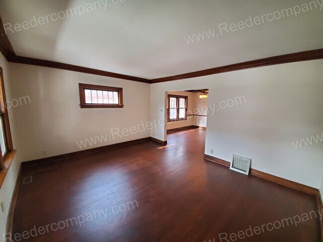 Foto del edificio - 7334 Jackson Ave