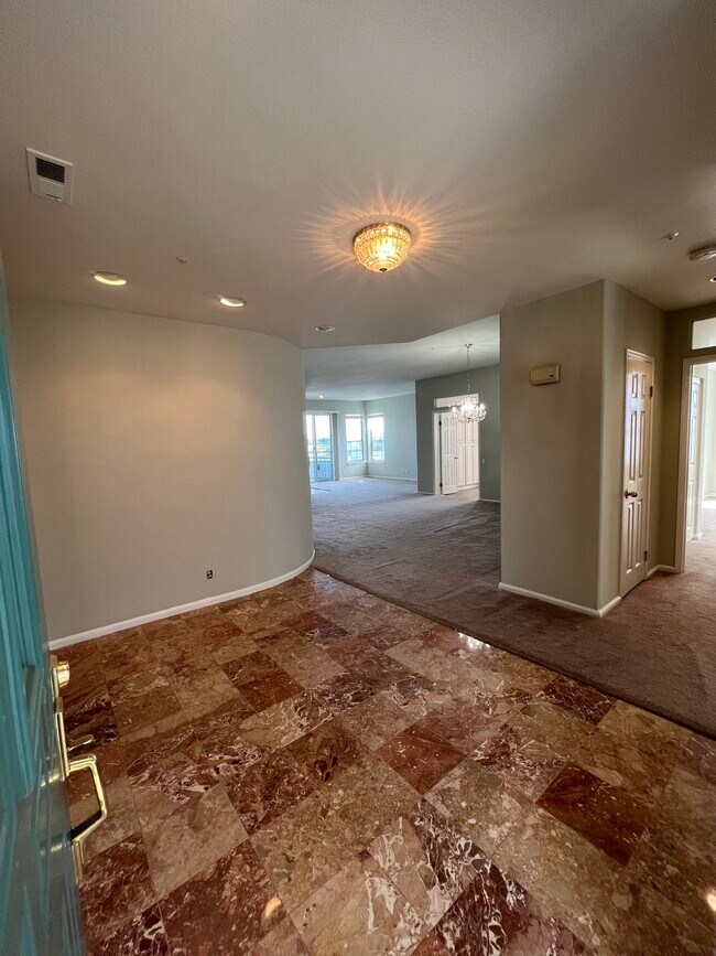 Foto del edificio - 720 Promontory Point Lane, Unit 2303