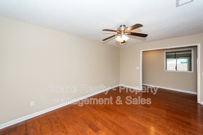 Building Photo - 113 Logan Dr