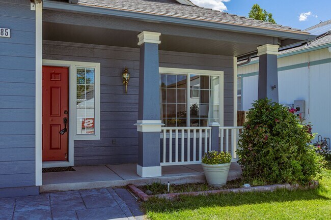 Foto del edificio - Centrally Located home off of Los Altos av...