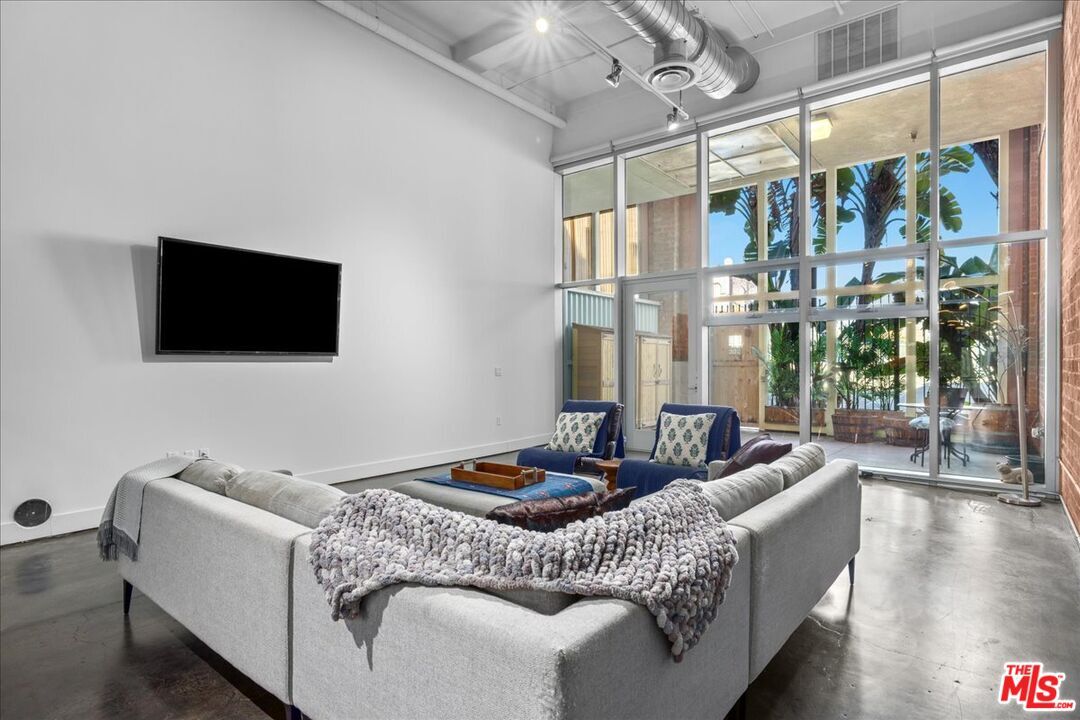 Foto principal - 120 S Hewitt St