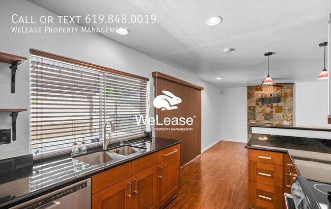 Foto del edificio - Charming 4-Bedroom Home with Fenced Yard, ...