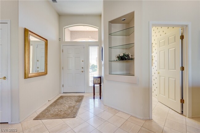 Building Photo - 2909 Vista Butte Dr