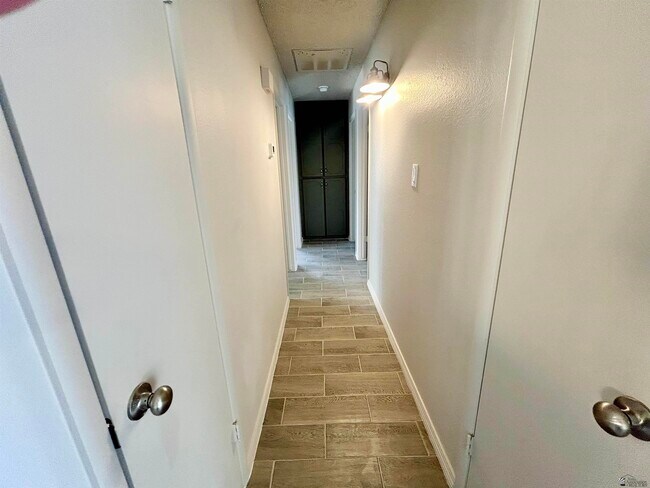 Foto del edificio - 1744 W 24th Dr