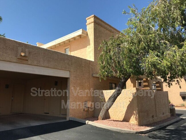 Building Photo - 801 E North Ln