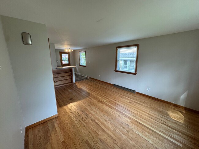 Foto del edificio - 326 Elm Dr