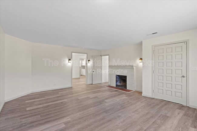 Building Photo - 1820 Tunnel Blvd