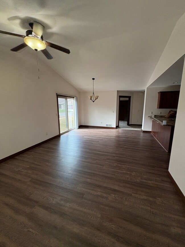 Building Photo - 588 Blue Karner Dr