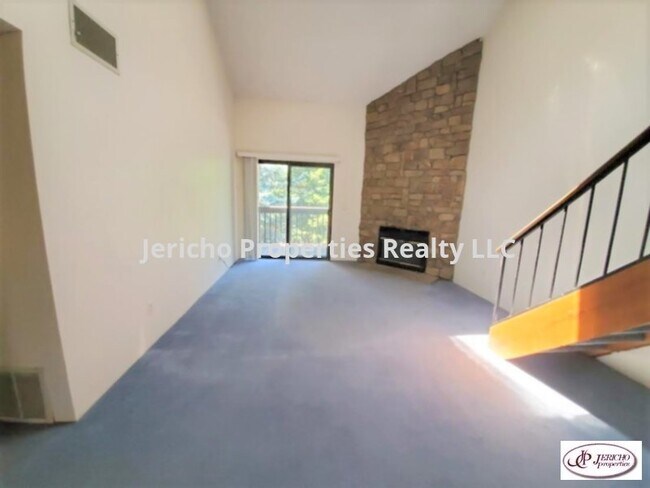 Foto del edificio - 2 BD/1 BTH Condo w/loft, Washer/Dryer, Fir...