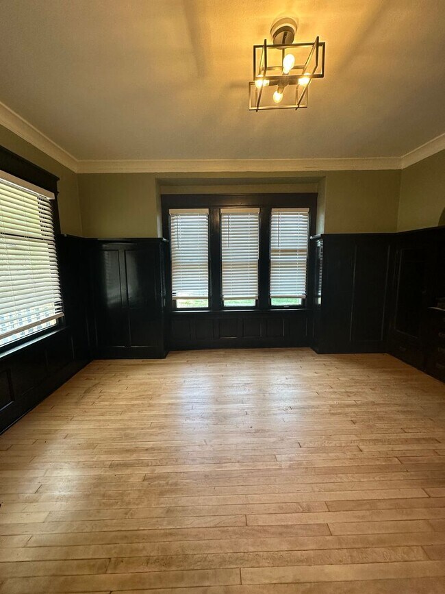 Foto del edificio - 121 W Keefe Ave