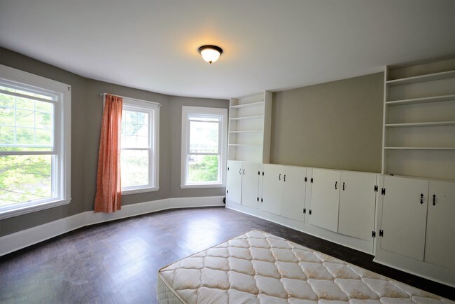 Building Photo - 108 Ferris Pl