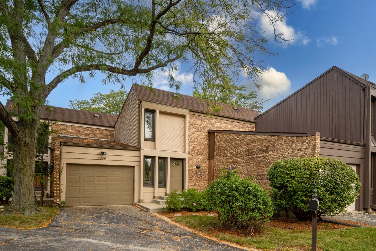 Primary Photo - 2456 Cobblewood Dr