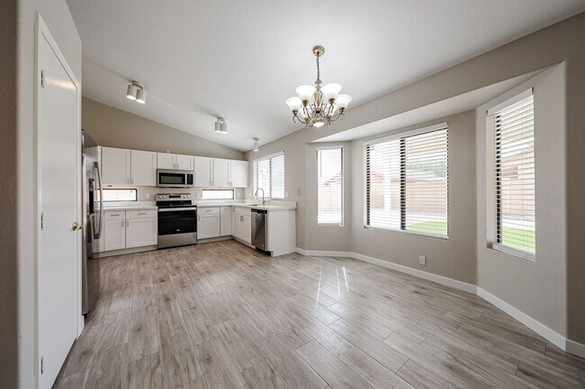 Foto del edificio - Welcome to this Charming 3 BEDROOM , 2 BAT...