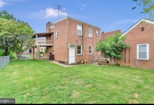 Building Photo - 1803 Elm St
