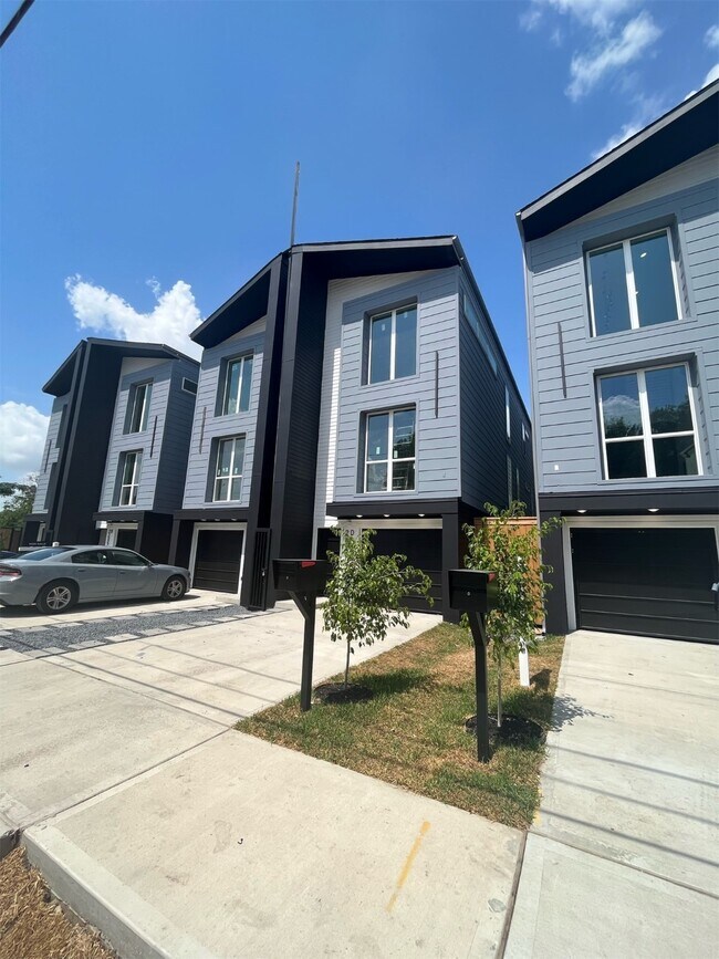 Foto del edificio - 2205 Staples St