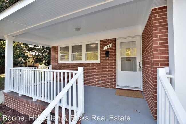 Foto del edificio - 3 br, 1.5 bath House - 738 Atlantic Avenue