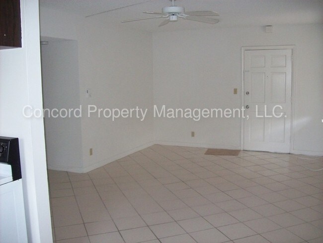 Building Photo - 1505 Himmarshee St